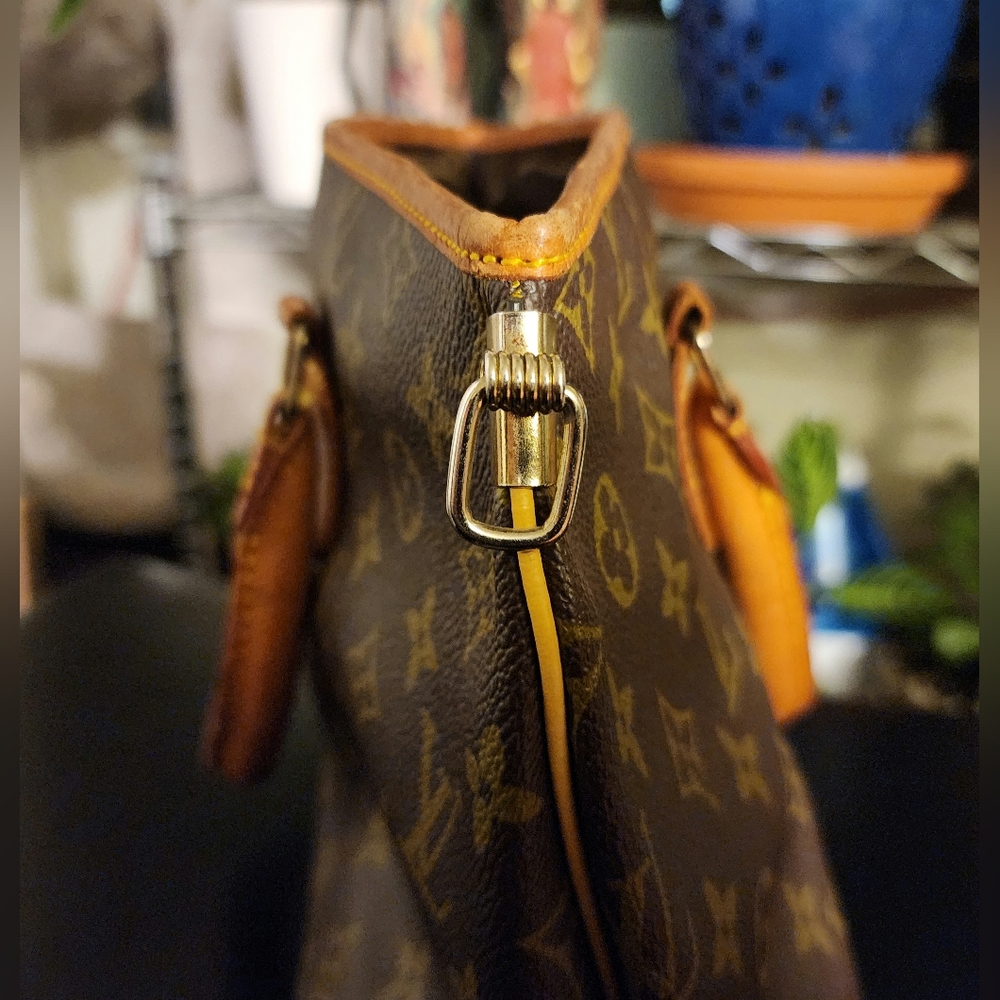 1960's Vintage Louis Vuitton Monogram Leather Handbag - Picture 10 of 16